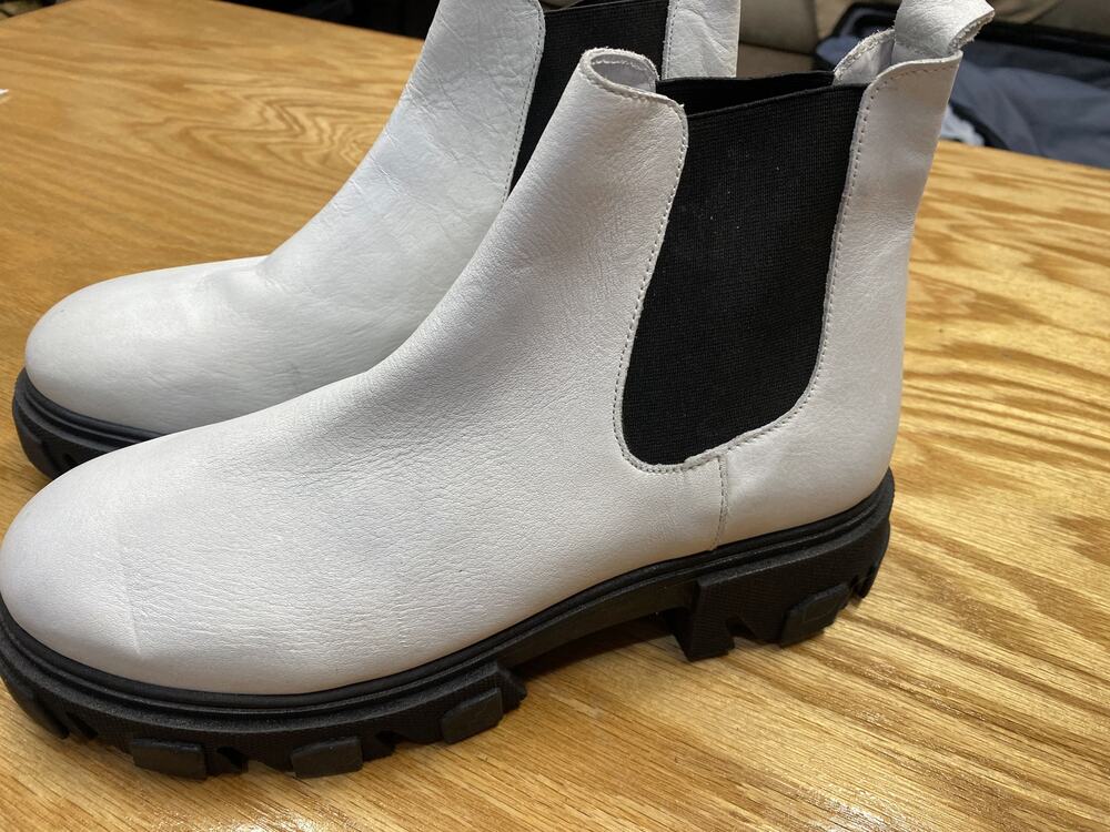 Silent D Women's White Leather Pull-On Lug Sole Round Toe Ankle Chelsea Boots